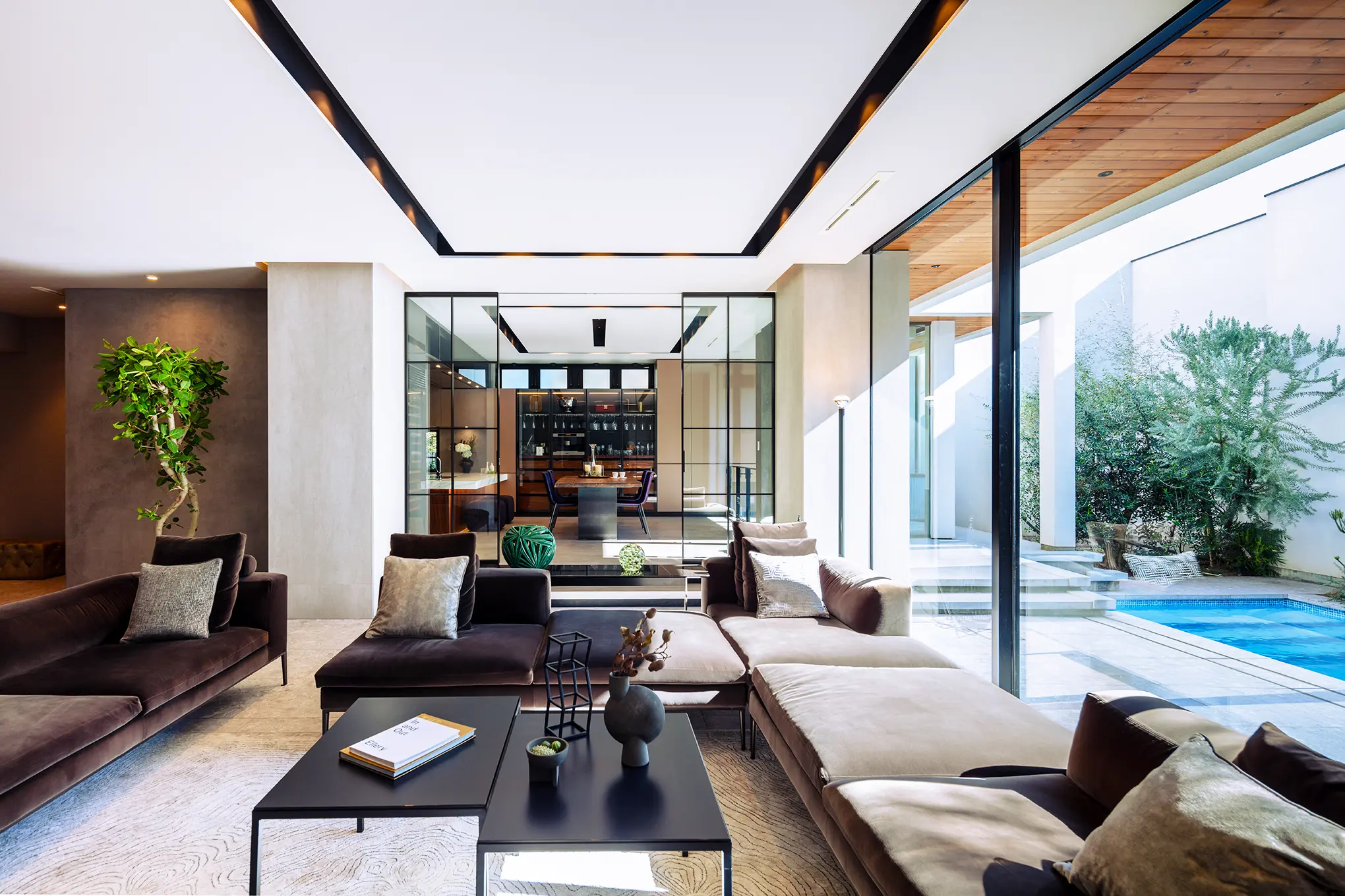 Urban Resort Style［東京都目黒区］｜ 完全オーダーメイドのデザイナーズ高級注文住宅 ｜ 株式会社ハウゼ