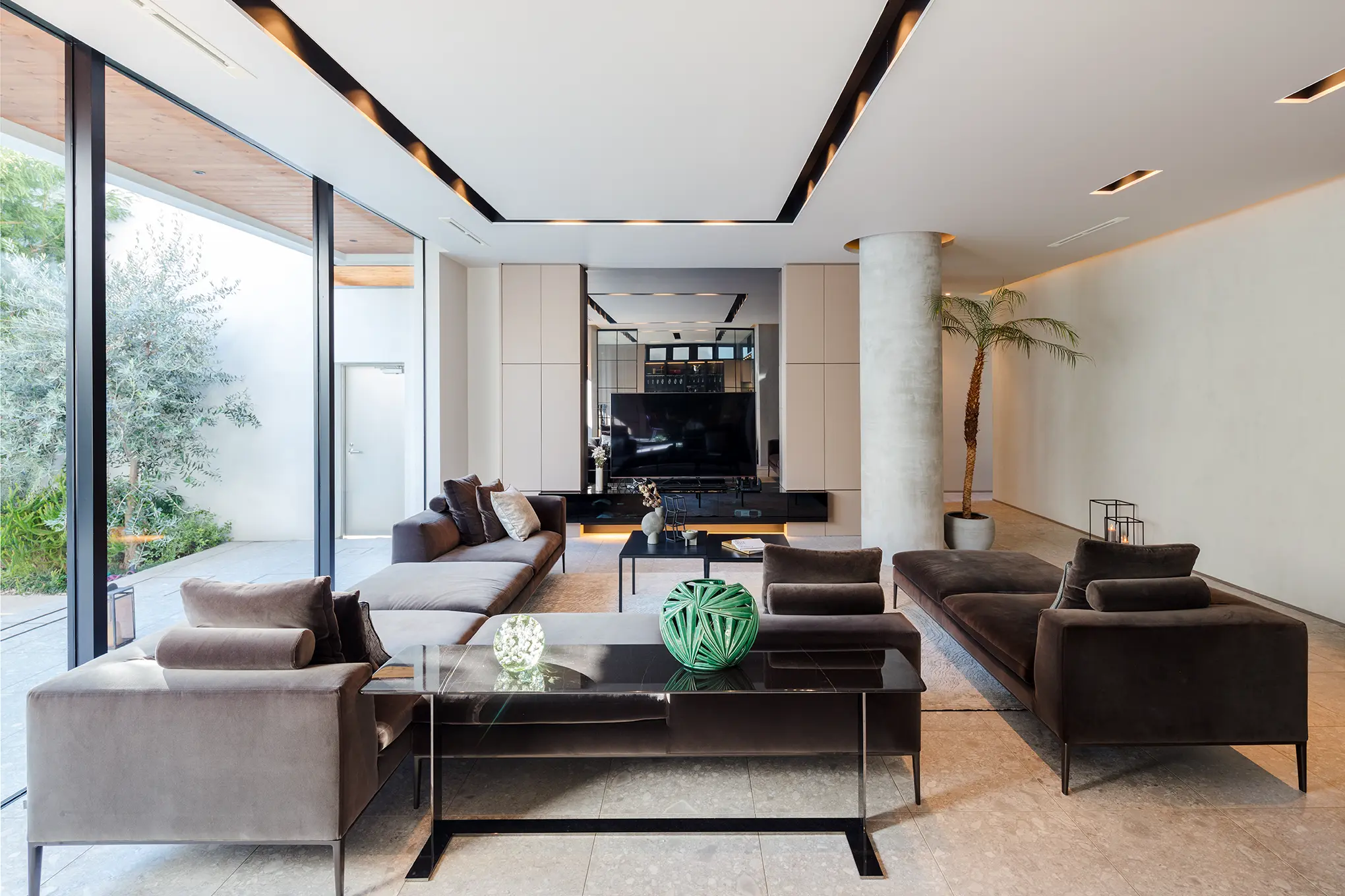 Urban Resort Style［東京都目黒区］｜ 完全オーダーメイドのデザイナーズ高級注文住宅 ｜ 株式会社ハウゼ