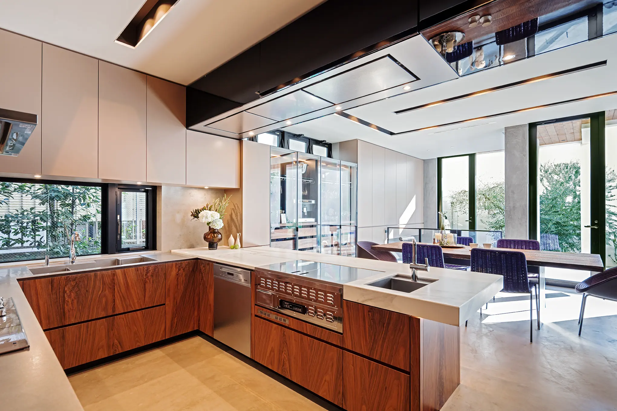 Urban Resort Style［東京都目黒区］｜ 完全オーダーメイドのデザイナーズ高級注文住宅 ｜ 株式会社ハウゼ