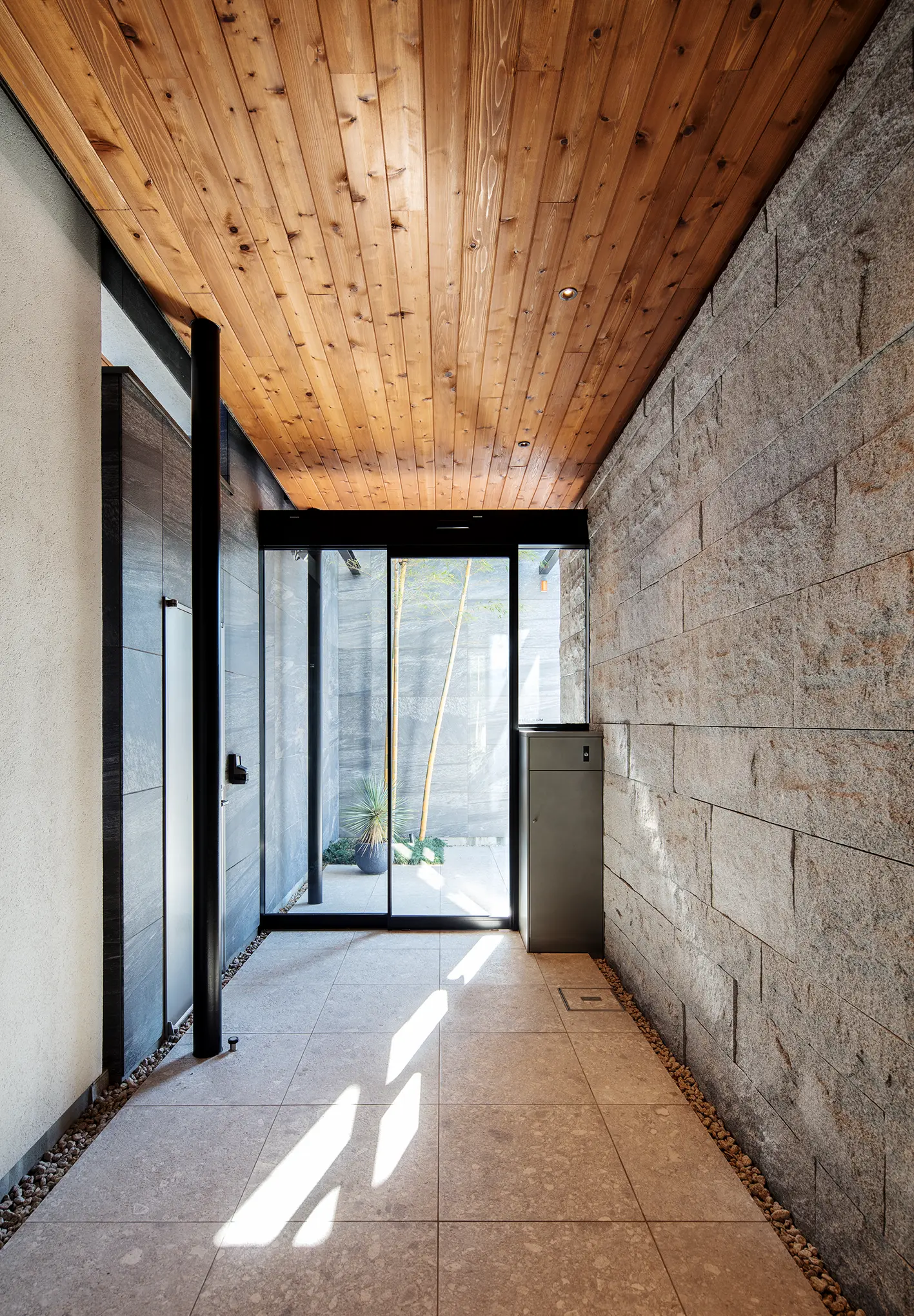 Urban Resort Style［東京都目黒区］｜ 完全オーダーメイドのデザイナーズ高級注文住宅 ｜ 株式会社ハウゼ