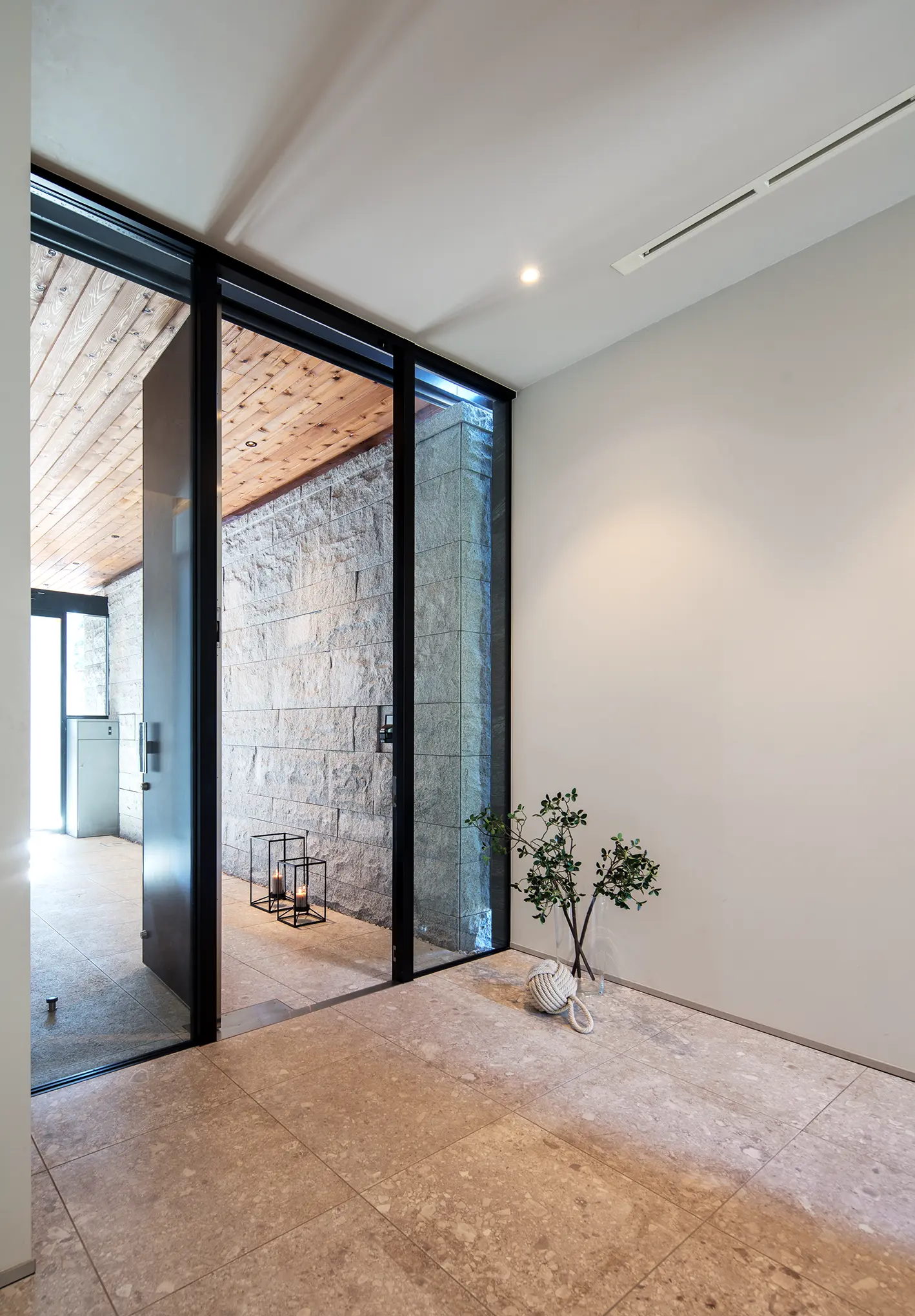 Urban Resort Style［東京都目黒区］｜ 完全オーダーメイドのデザイナーズ高級注文住宅 ｜ 株式会社ハウゼ