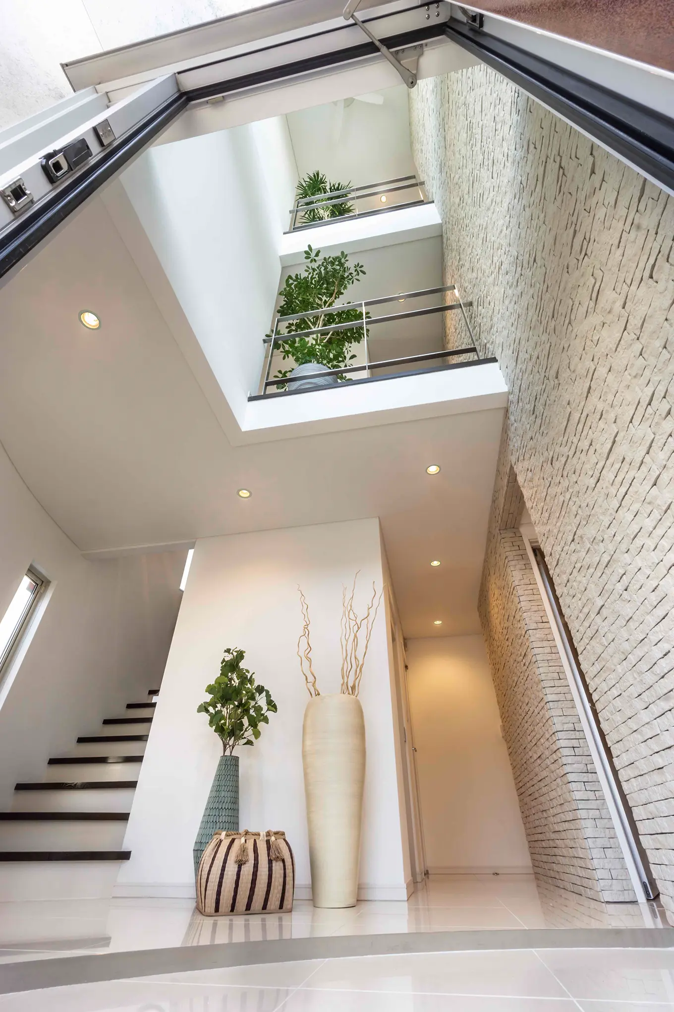 R-Design House［神奈川県川崎市］｜ 完全オーダーメイドのデザイナーズ高級注文住宅 ｜ 株式会社ハウゼ