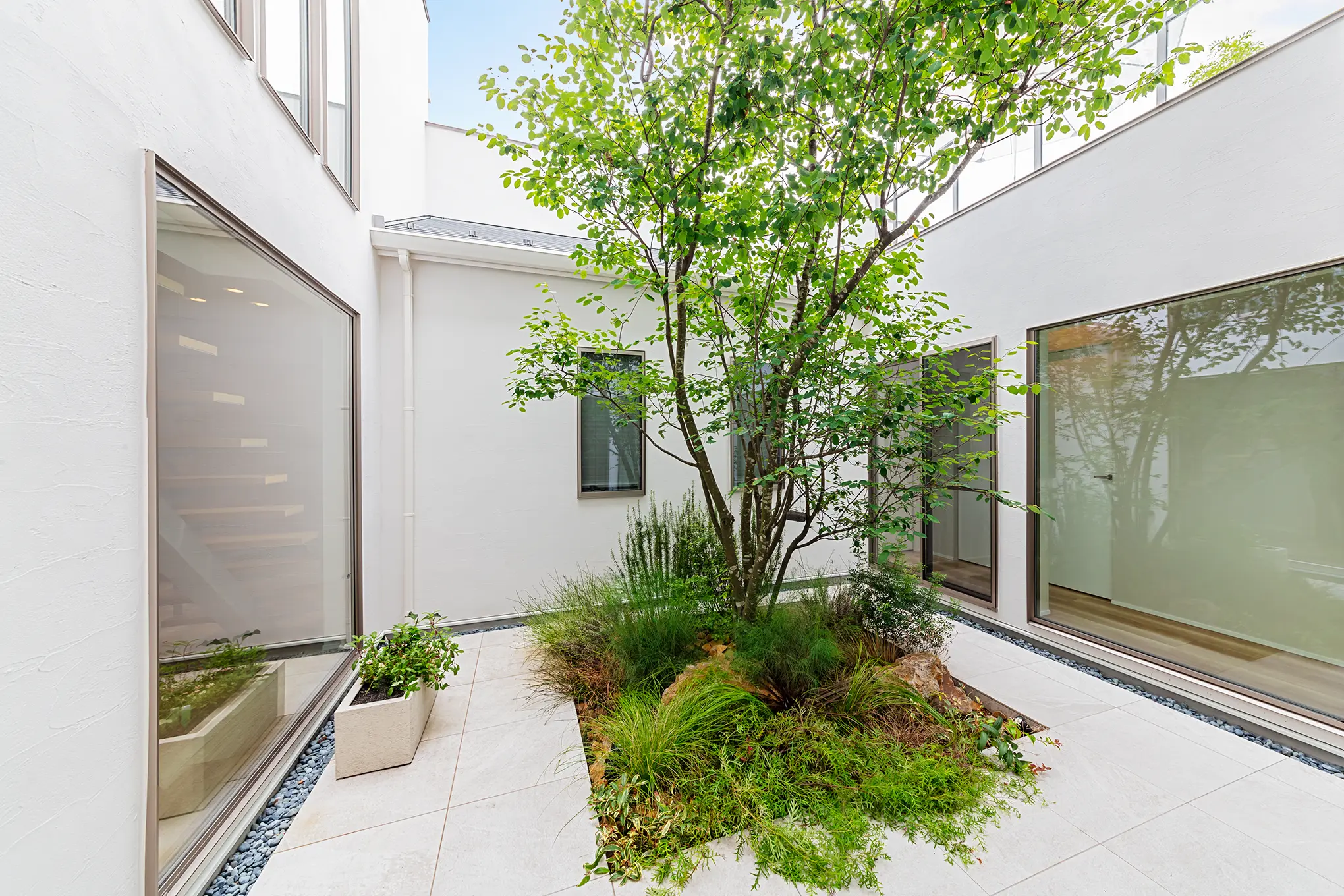 LIVING WITH LIGHT AND NATURE［東京都渋谷区］｜ 完全オーダーメイドのデザイナーズ高級注文住宅 ｜ 株式会社ハウゼ
