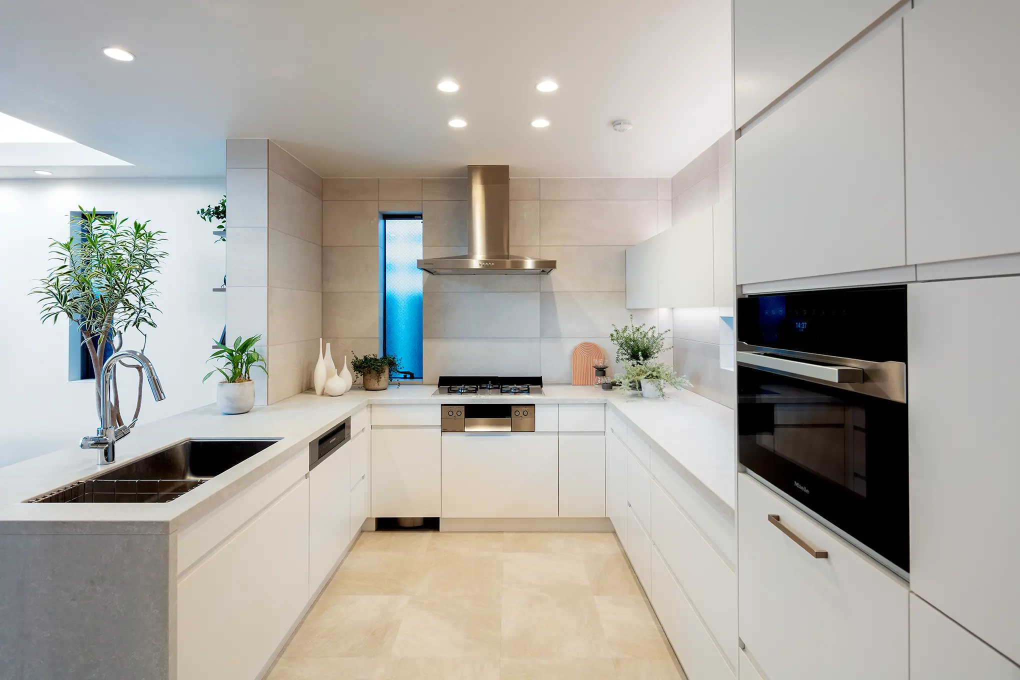 LIVING WITH LIGHT AND NATURE［東京都渋谷区］｜ 完全オーダーメイドのデザイナーズ高級注文住宅 ｜ 株式会社ハウゼ