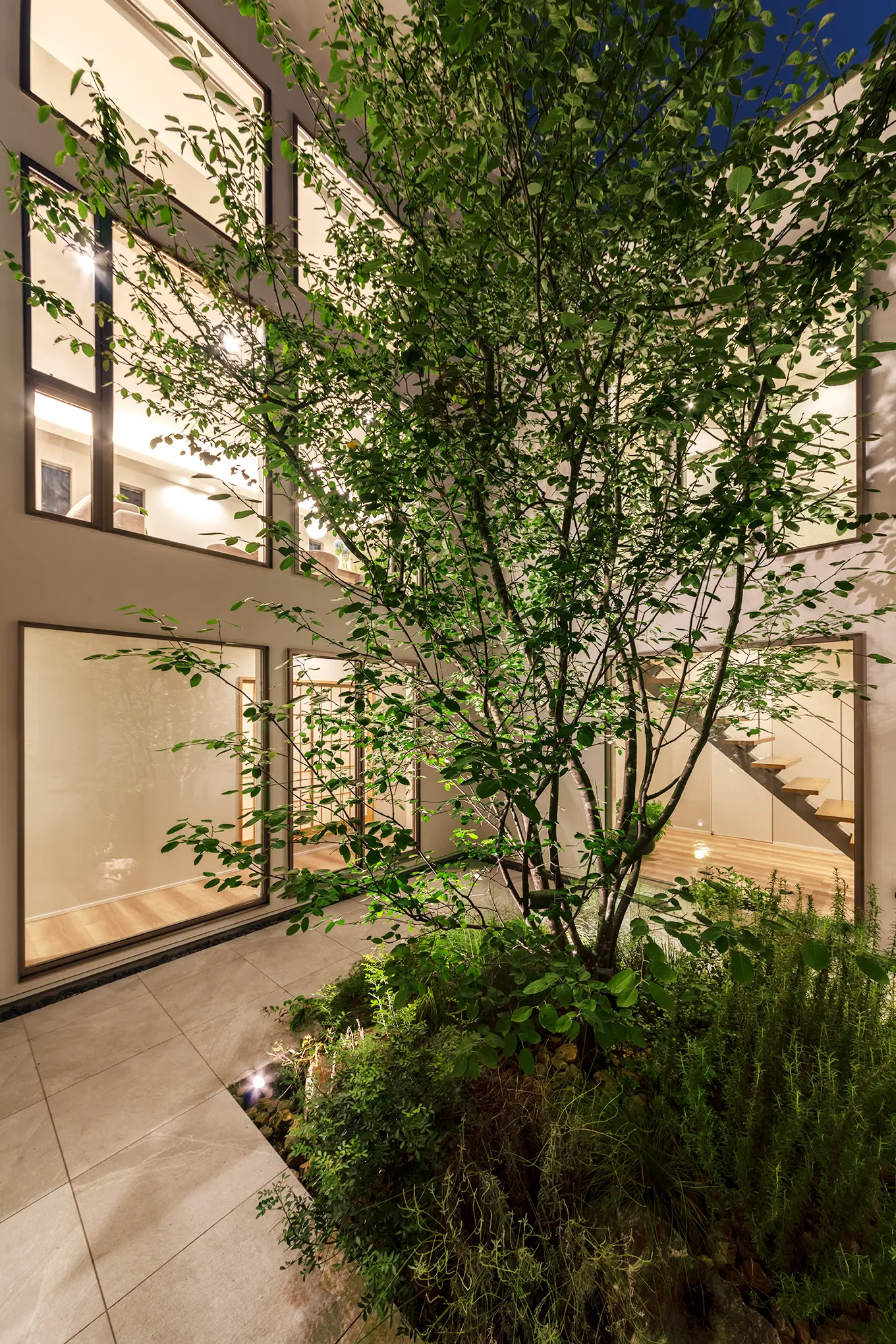 LIVING WITH LIGHT AND NATURE［東京都渋谷区］｜ 完全オーダーメイドのデザイナーズ高級注文住宅 ｜ 株式会社ハウゼ