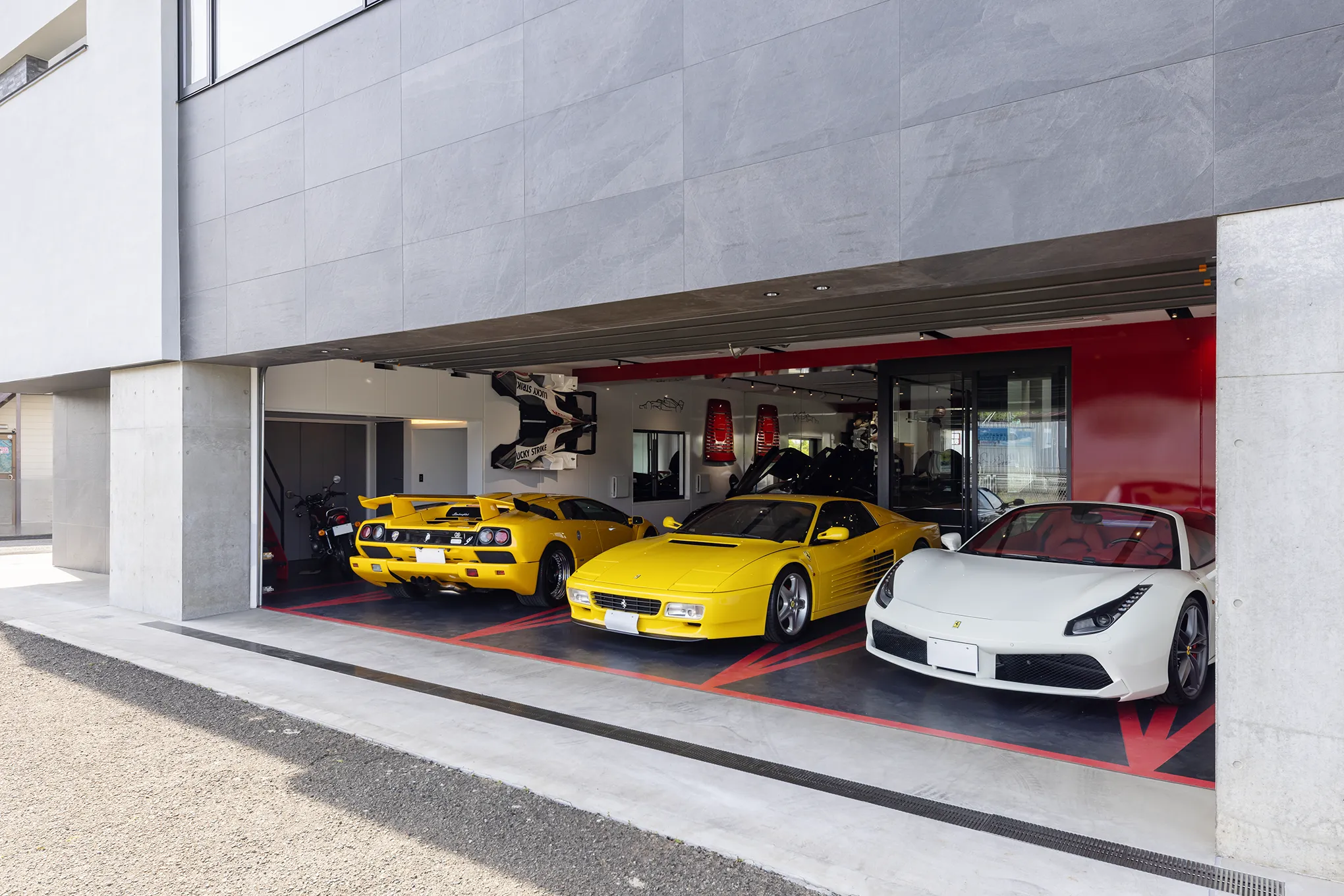 愛車と住まうモダンラグジュアリー邸宅［横浜市都筑区］｜ 完全オーダーメイドのデザイナーズ高級注文住宅 ｜ 株式会社ハウゼ