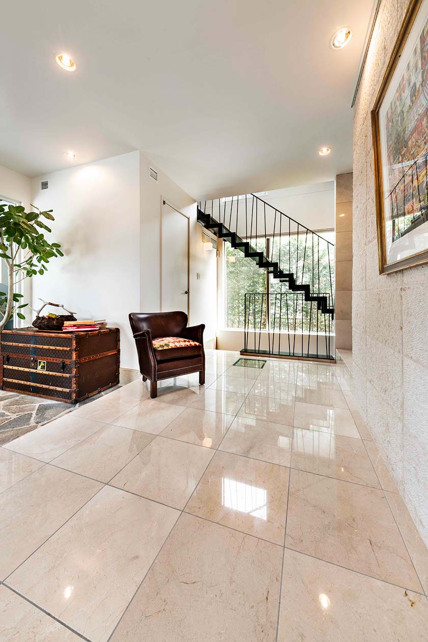 大樹と暮らす家［東京都大田区］｜ 完全オーダーメイドのデザイナーズ高級注文住宅 ｜ 株式会社ハウゼ