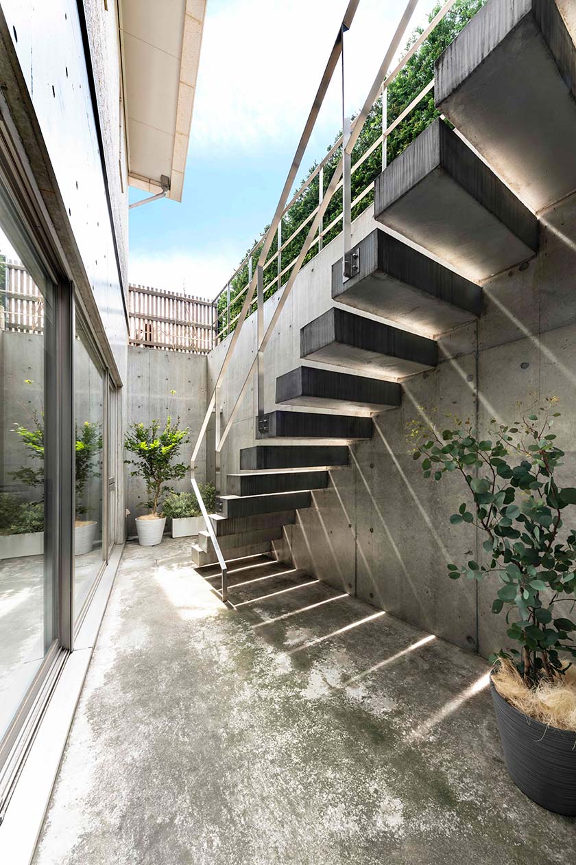 大樹と暮らす家［東京都大田区］｜ 完全オーダーメイドのデザイナーズ高級注文住宅 ｜ 株式会社ハウゼ