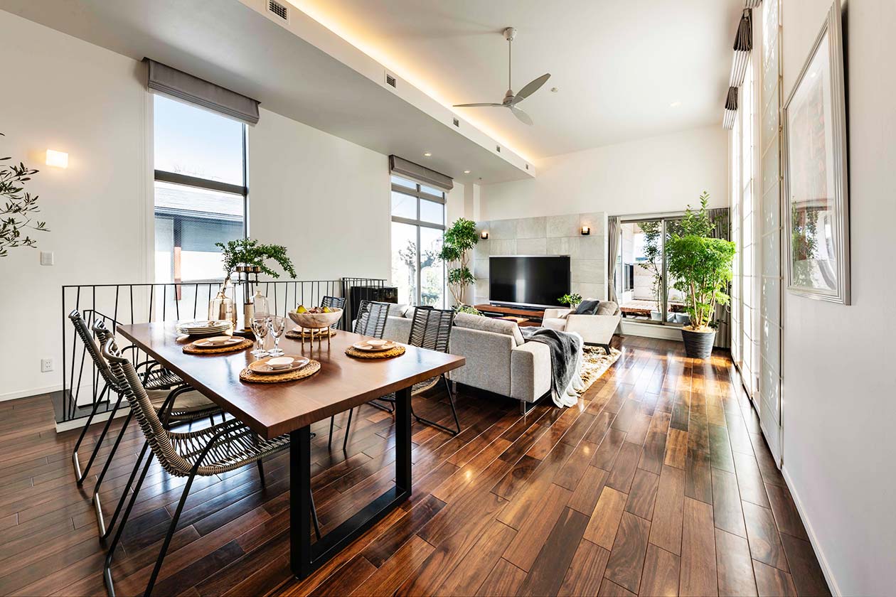 大樹と暮らす家［東京都大田区］｜ 完全オーダーメイドのデザイナーズ高級注文住宅 ｜ 株式会社ハウゼ