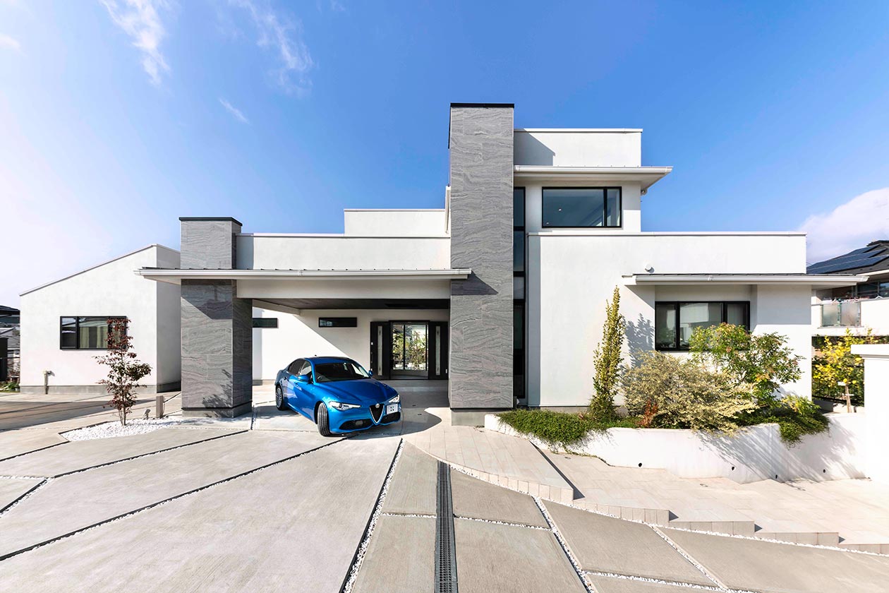 車寄せのエントランスがある家［神奈川県伊勢原市］｜ 完全オーダーメイドのデザイナーズ高級注文住宅 ｜ 株式会社ハウゼ