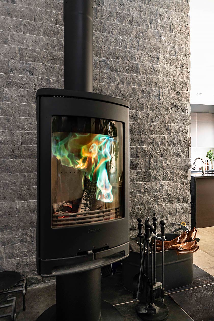 薪ストーブがある都会のくつろぎ空間［横浜市都筑区］｜ 完全オーダーメイドのデザイナーズ高級注文住宅 ｜ 株式会社ハウゼ