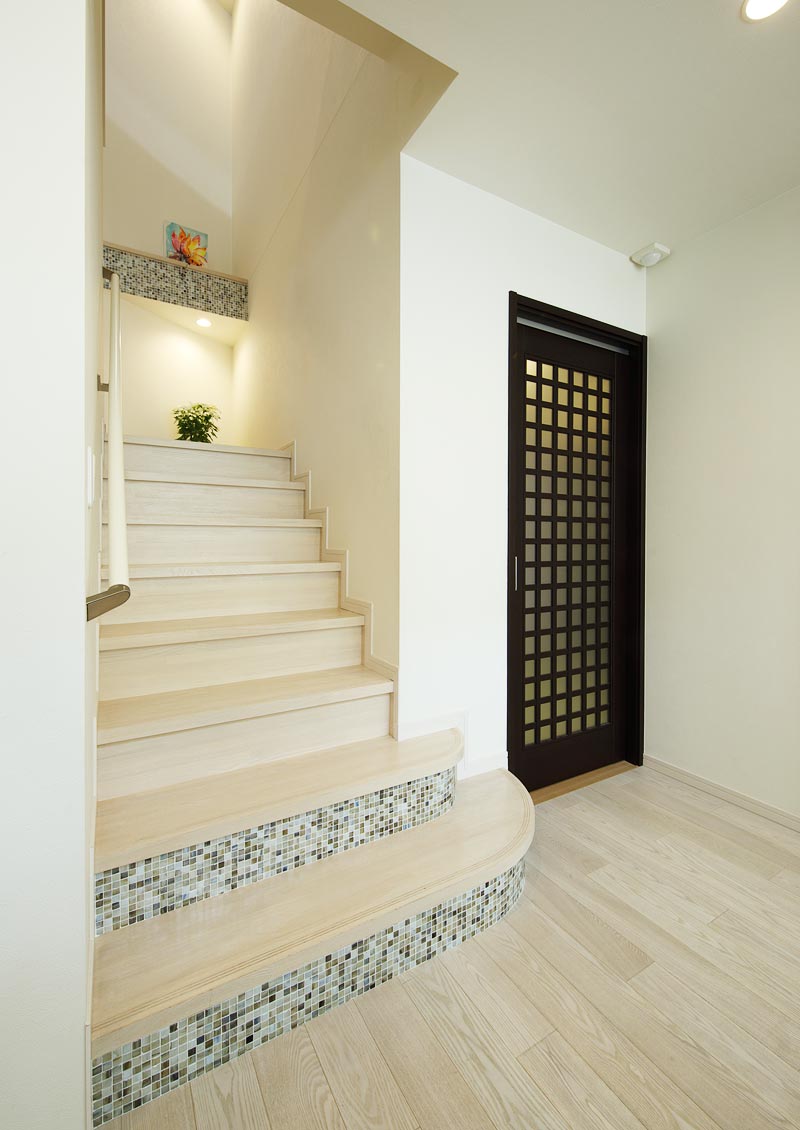 家族をつなぐスキップフロアの家［横浜市青葉区］｜ 完全オーダーメイドのデザイナーズ高級注文住宅 ｜ 株式会社ハウゼ