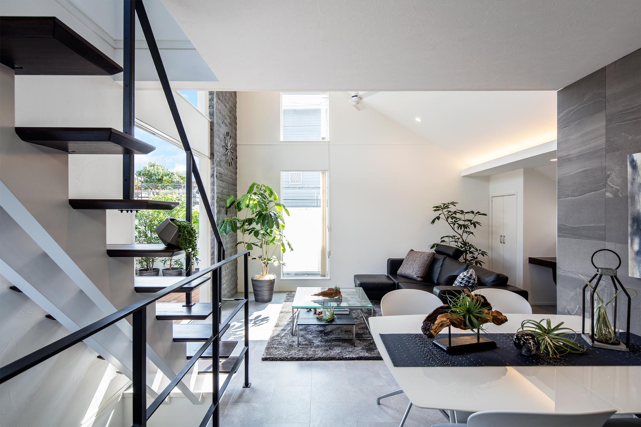 ワイドフレームが重厚感をひきたてる家［横浜市青葉区］｜ 完全オーダーメイドのデザイナーズ高級注文住宅 ｜ 株式会社ハウゼ