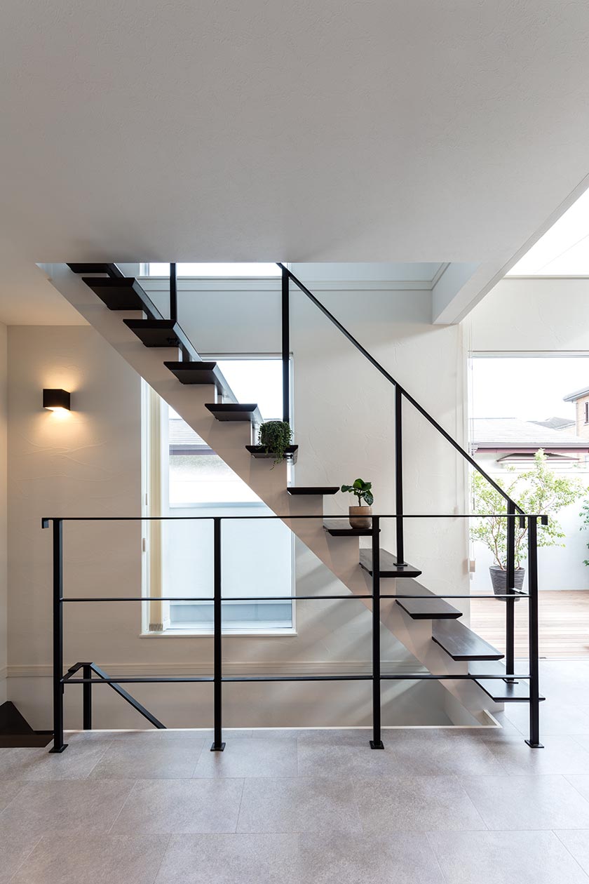 ワイドフレームが重厚感をひきたてる家［横浜市青葉区］｜ 完全オーダーメイドのデザイナーズ高級注文住宅 ｜ 株式会社ハウゼ