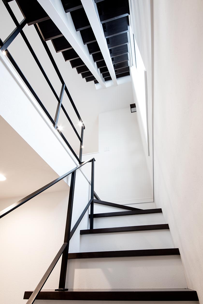 ワイドフレームが重厚感をひきたてる家［横浜市青葉区］｜ 完全オーダーメイドのデザイナーズ高級注文住宅 ｜ 株式会社ハウゼ