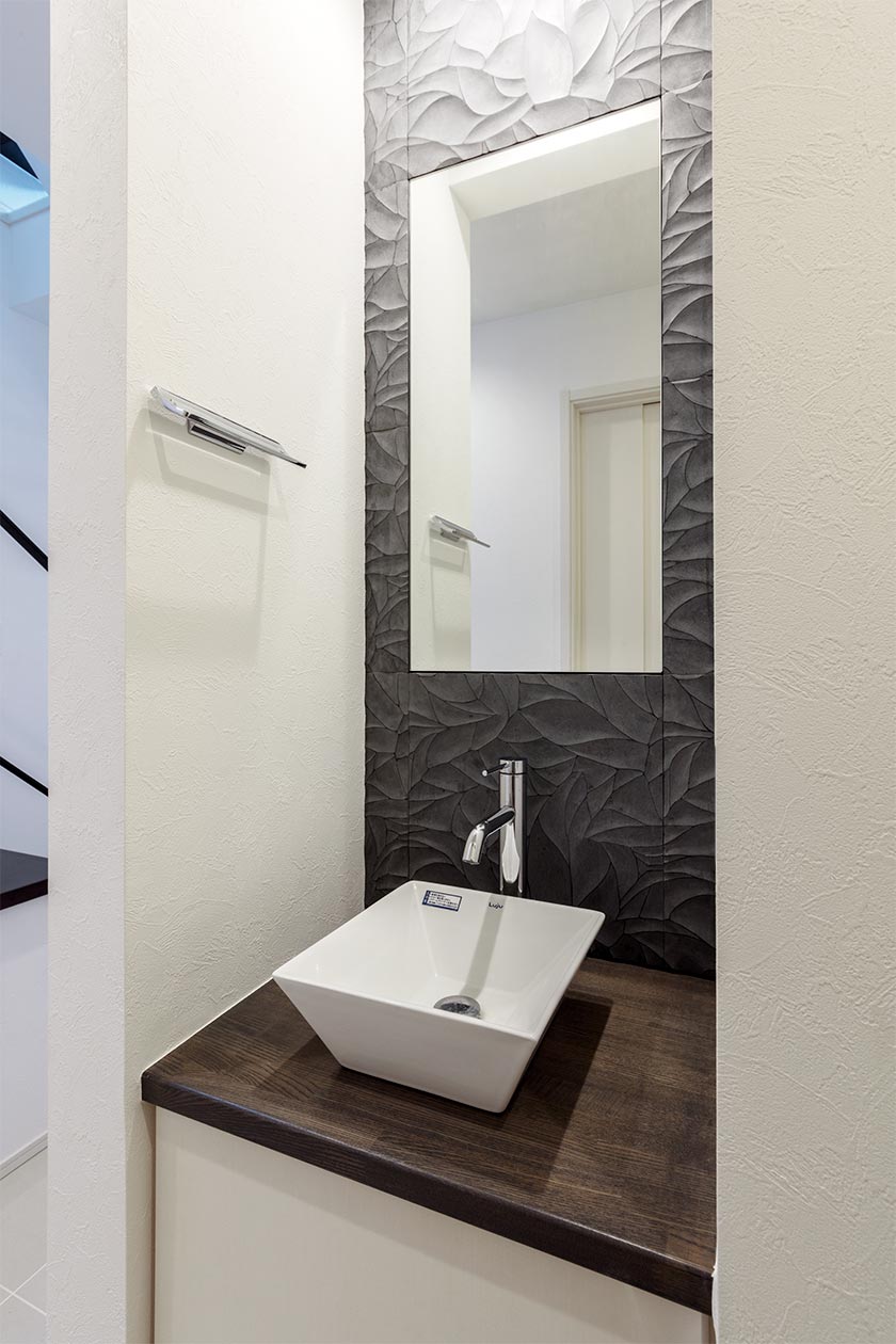 ワイドフレームが重厚感をひきたてる家［横浜市青葉区］｜ 完全オーダーメイドのデザイナーズ高級注文住宅 ｜ 株式会社ハウゼ