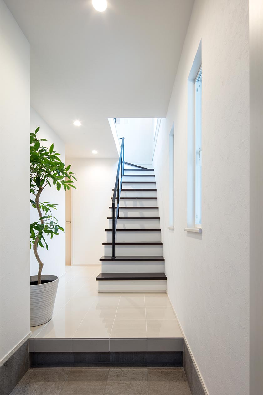 ワイドフレームが重厚感をひきたてる家［横浜市青葉区］｜ 完全オーダーメイドのデザイナーズ高級注文住宅 ｜ 株式会社ハウゼ